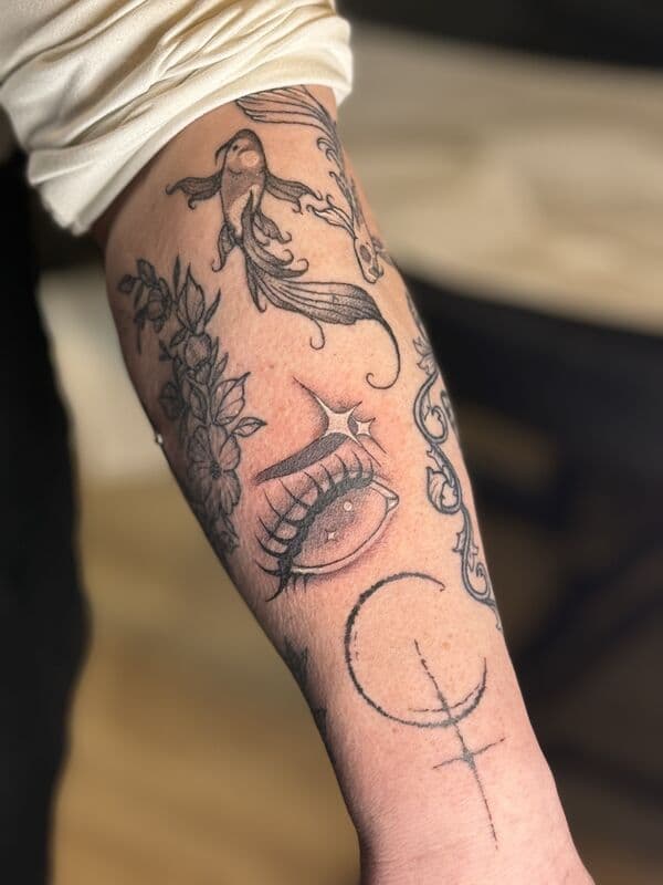 Sleeve with Fish & Shell